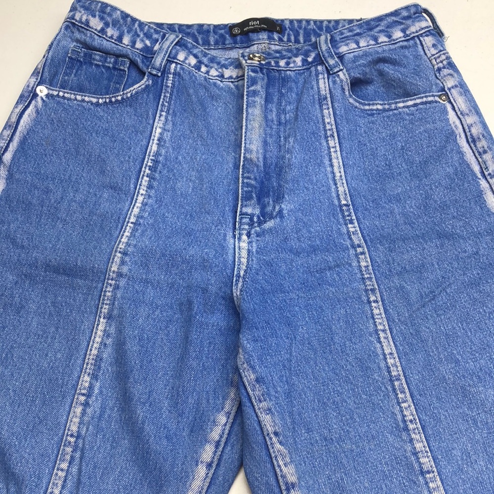 Relaxed Blue Denim Jeans with Vertical Seams
